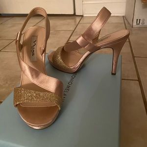 Gold Heel w/ Glitter strap